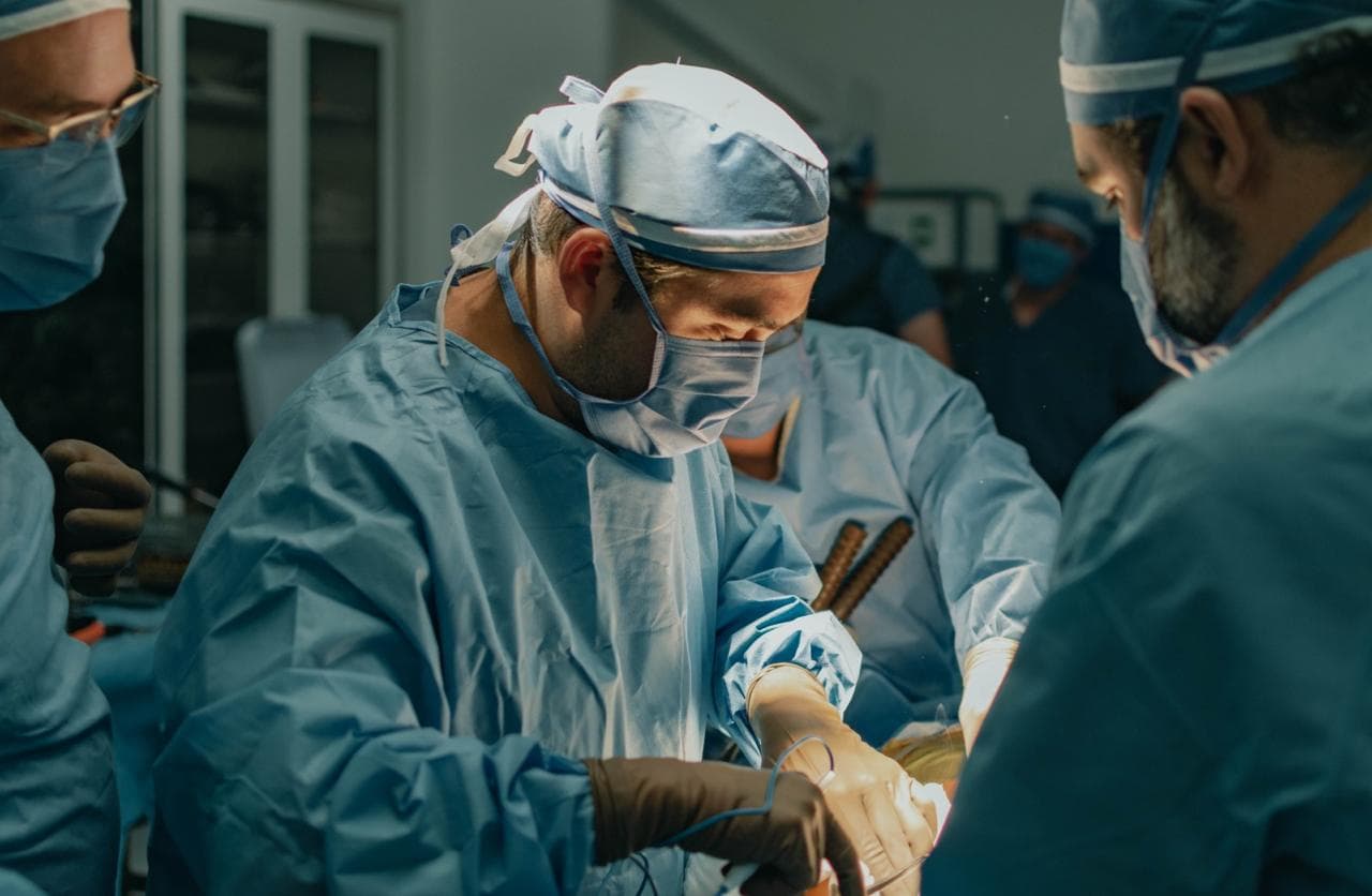 Dr. Eduardo Larrinua