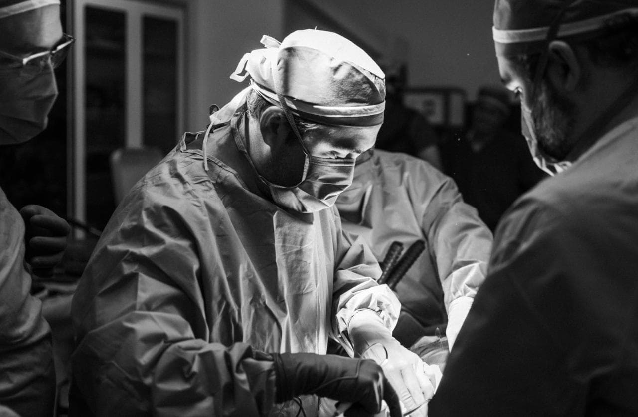 dr-larrinua-surgery-team